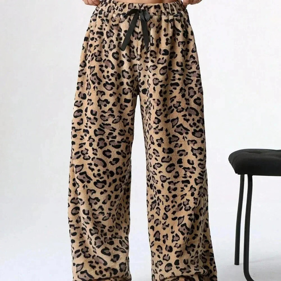 Multicolor Casual Women's Tie-Waist Fluffy Leopard Print Wide Leg Baggy Pants - Picture 1 of 6